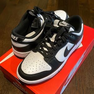 Nike Dunk Low ‘Panda’ Unisex Sneakers Women’s size 8.5